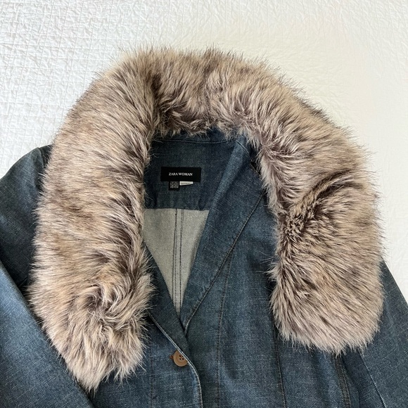 Vintage Women’s Zara denim jacket/removable faux fur collar. Size 8. Like new! - Picture 6 of 6